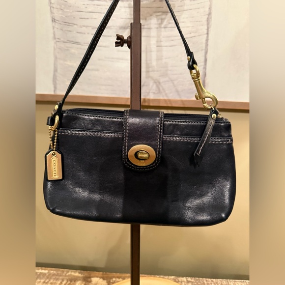 COACH Vintage Black Leather Front Flap Turn Lock pocket Clutch Wristlet 2 tags - Picture 1 of 7